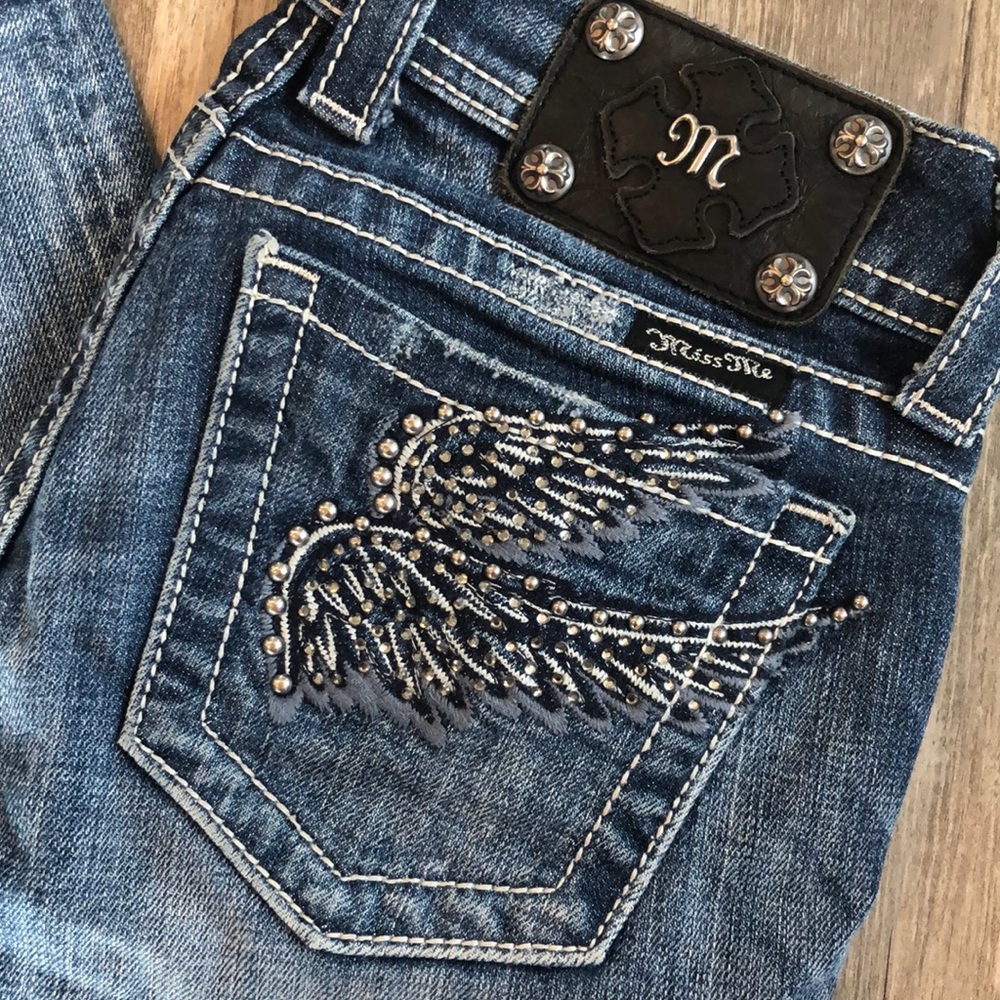 Rarely worn Miss Me capris! Size 25